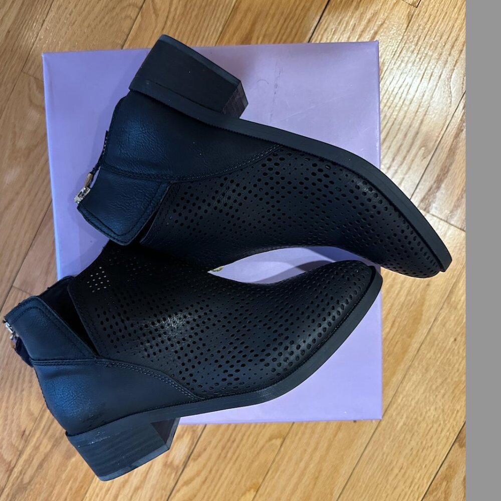 Madden Girl Tally 8M BLACK PERFORATED Comfort Heel Ankle Boots NEW